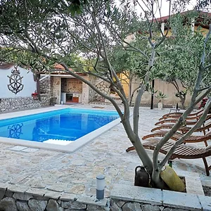 Magas With Private Pool Apartment