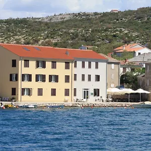 Tamarix Apartment